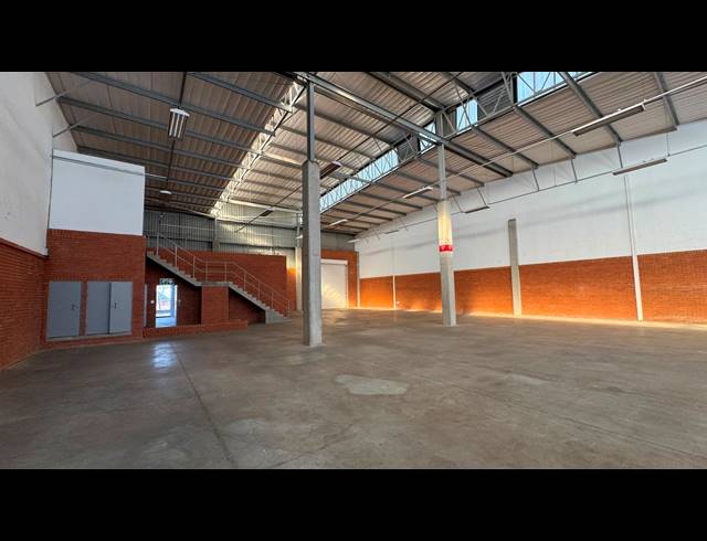 793M² WAREHOUSE TO LET IN LONGLAKE